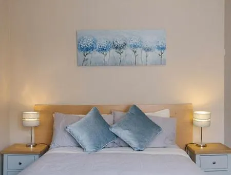 לינה וארוחת בוקר Windsor דרוגדה