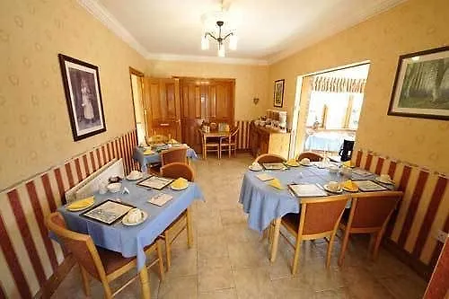 לינה וארוחת בוקר Windsor 4*